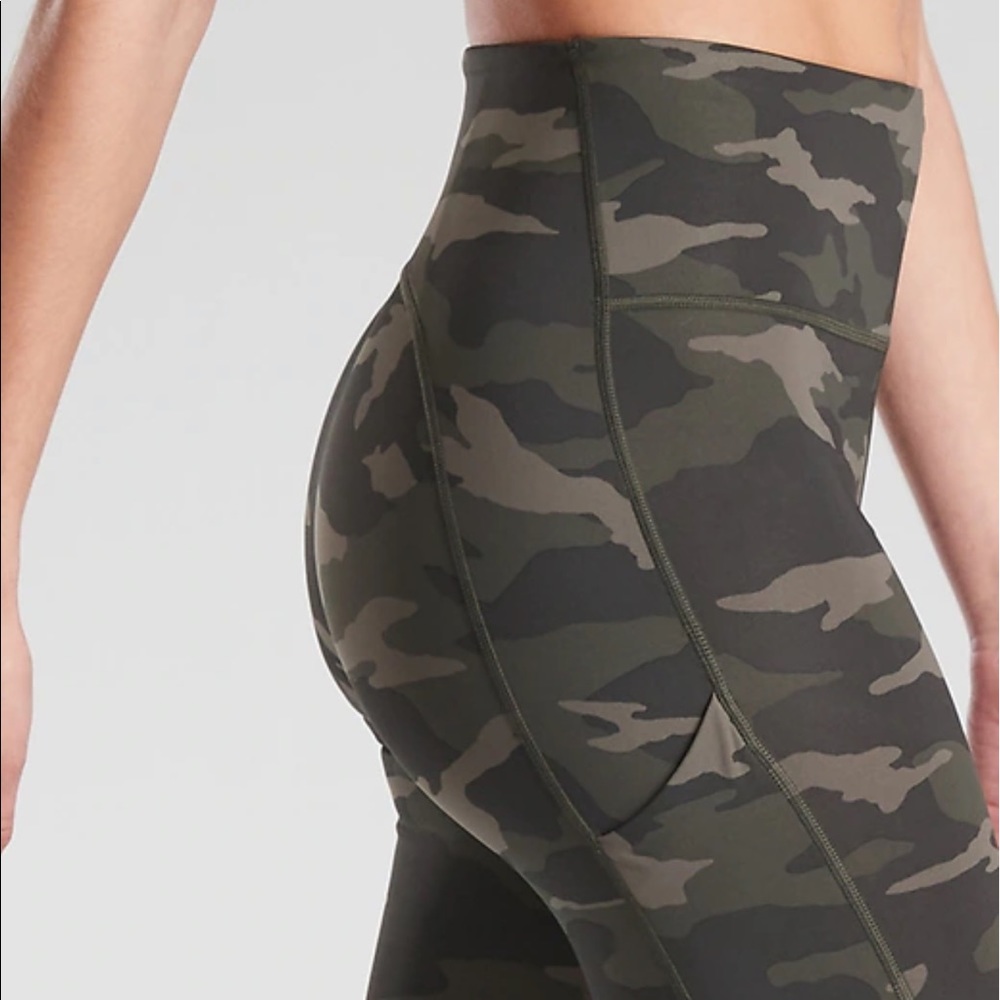 NWT Ultimate Stash Pocket Camo 7/8 Tight Athleta Olive
